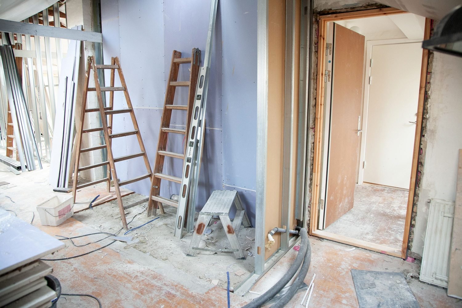 Komercinių patalpų išardymas biuro rekonstrukcijai